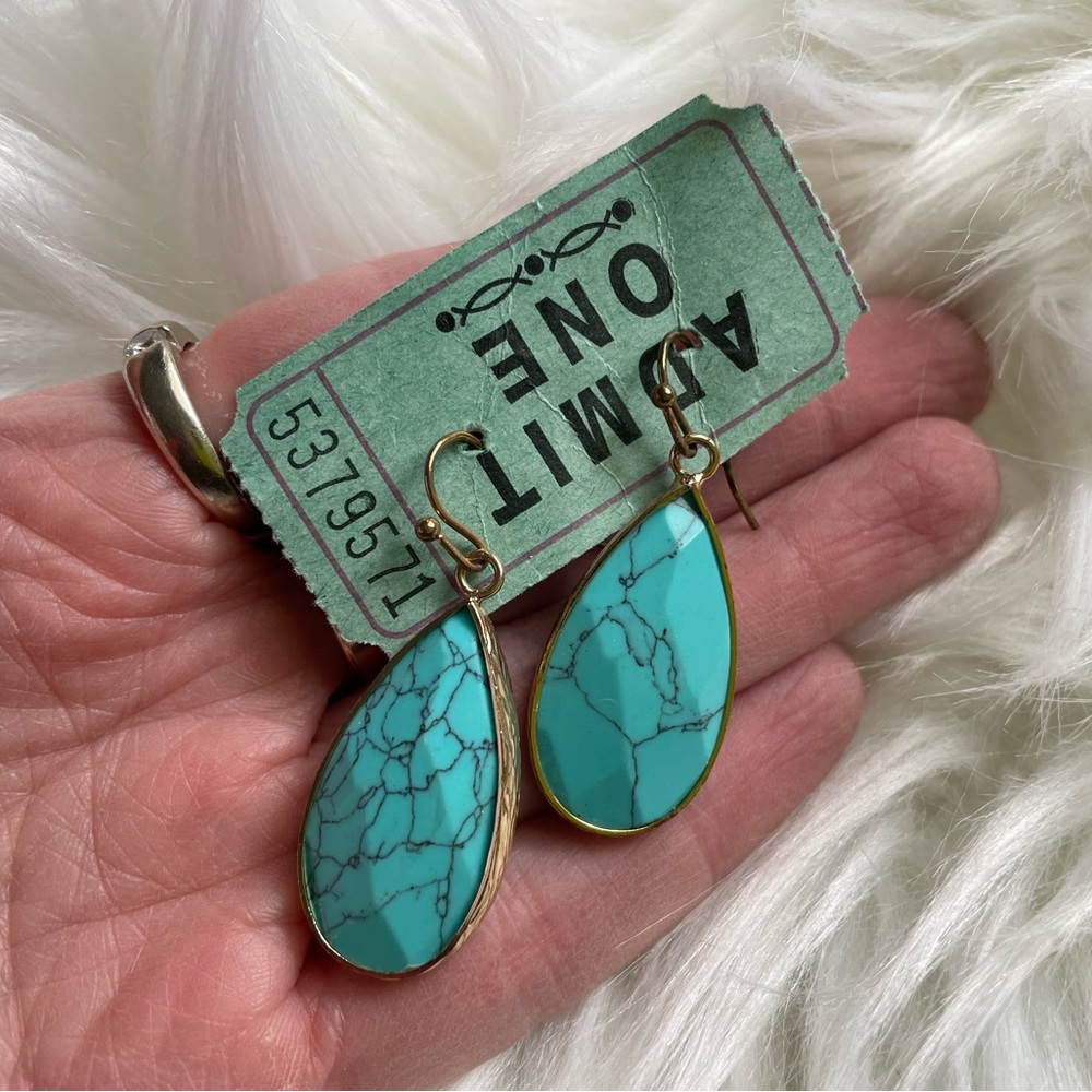 Pretty turquoise color dangle earrings - Picture 2 of 4